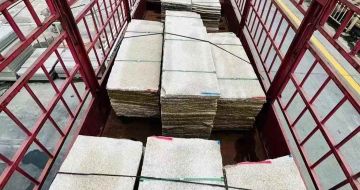 铜仁 黄金麻花岗岩荔枝面，光面毛板装车完成