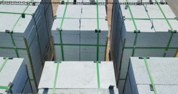 铜仁 芝麻白花岗岩5公分地铺石 花岗岩厂家工厂装车日常