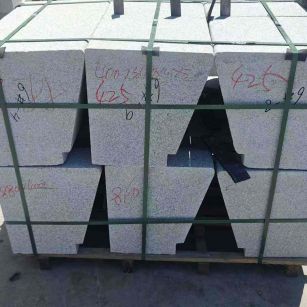 铜仁 芝麻白异形坐凳，石凳