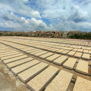 铜仁 黄金麻花岗岩荔枝面地铺石防护中