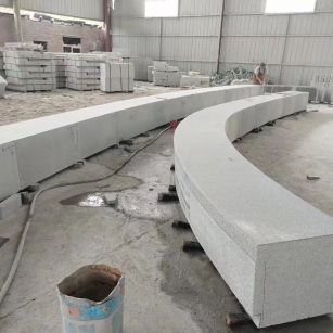 铜仁芝麻白花岗岩石板材 园林光面弧形坐凳