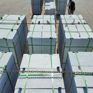 铜仁 芝麻白花岗岩5公分地铺石 花岗岩厂家工厂装车日常