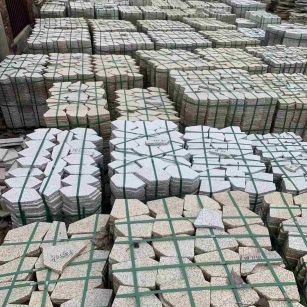 铜仁 黄金麻白麻花岗岩荔枝面地铺石(冰裂纹)