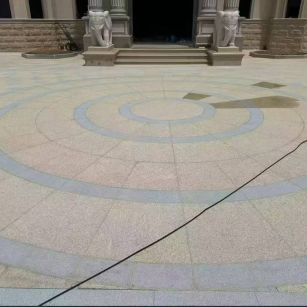 铜仁 黄金麻芝麻灰花岗岩石材地铺拼接效果