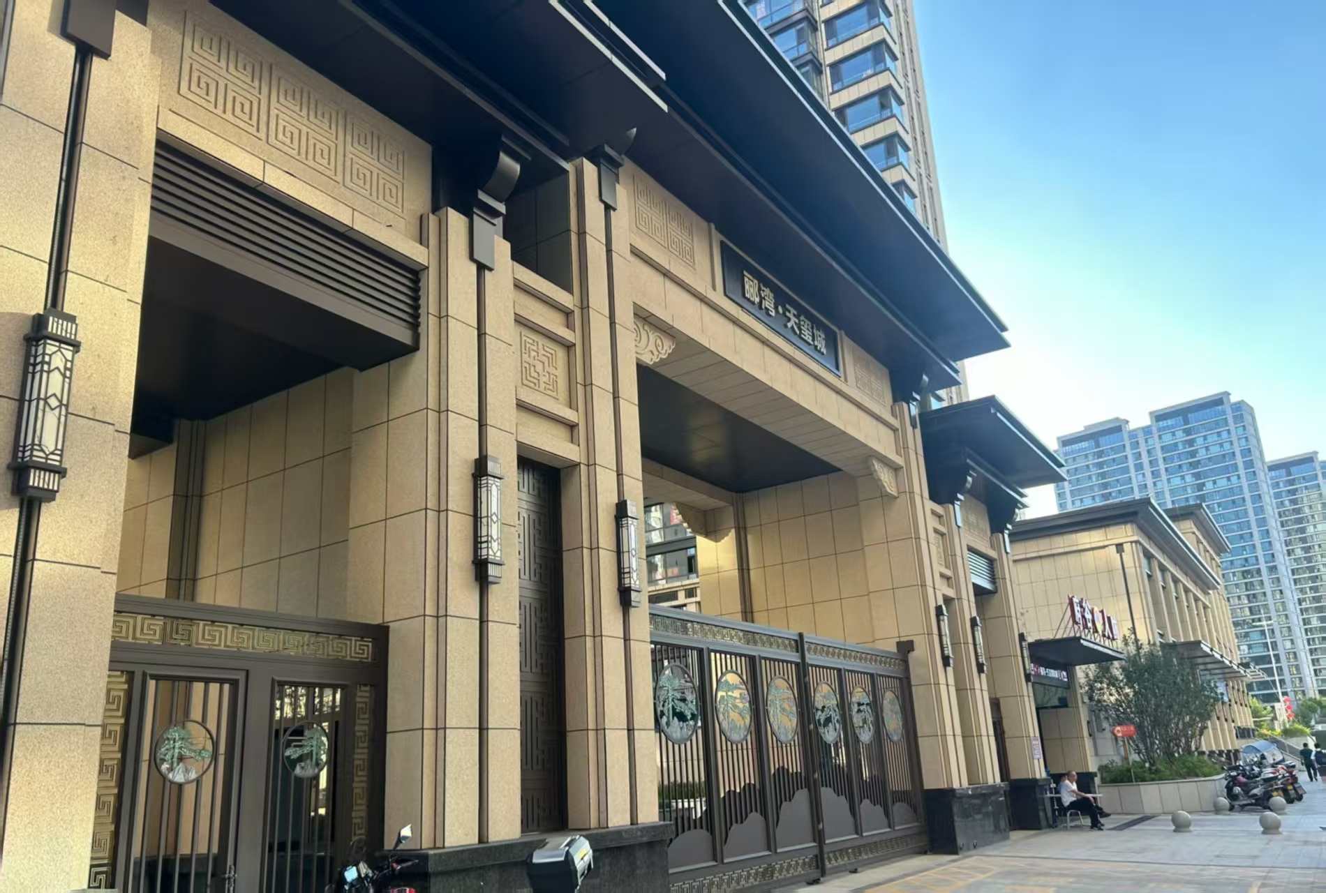 铜仁 黄金麻花岗岩荔枝面小区门楼外墙干挂