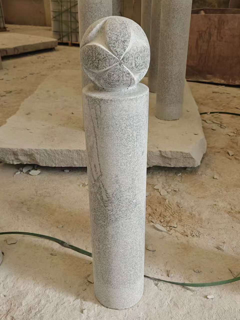 铜仁 芝麻白花岗岩石材挡车石柱、停车柱、圆柱挡车柱、方柱挡车柱等