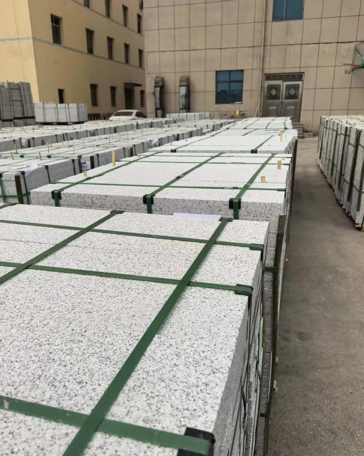 铜仁 白麻花岗岩5.0公分荔枝面地铺石