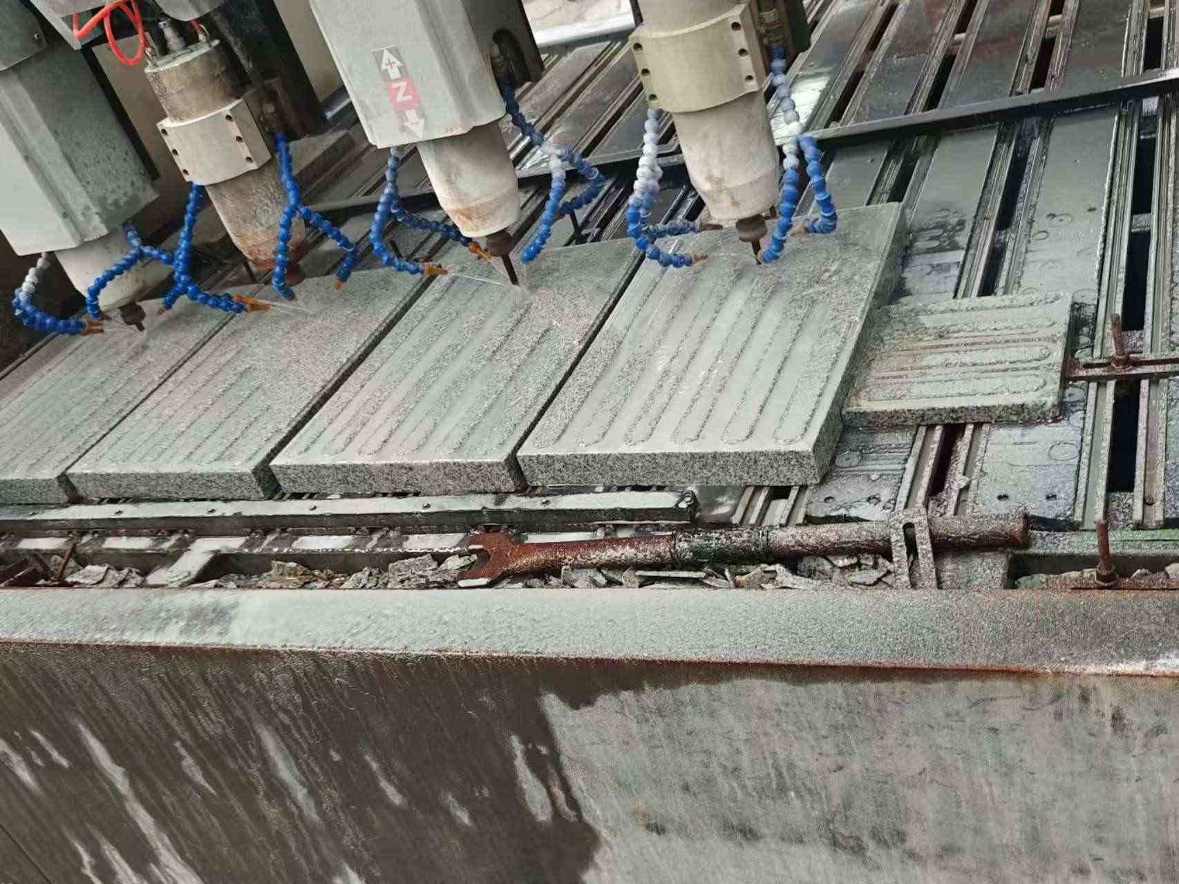 铜仁 芝麻白花岗岩荔枝面盲道雕刻