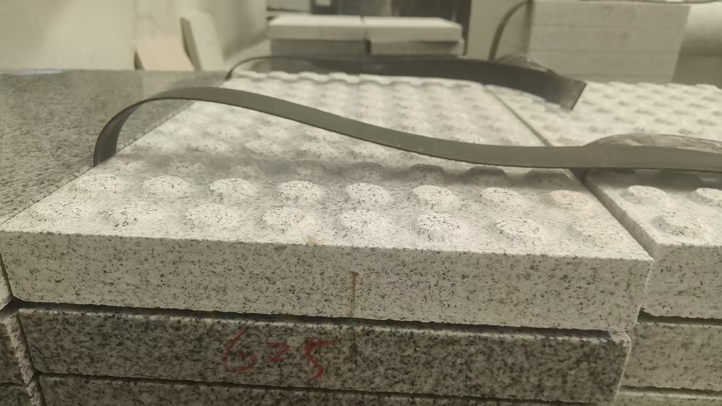 铜仁 芝麻白花岗岩6.0公分荔枝面五轴加工雕刻盲点