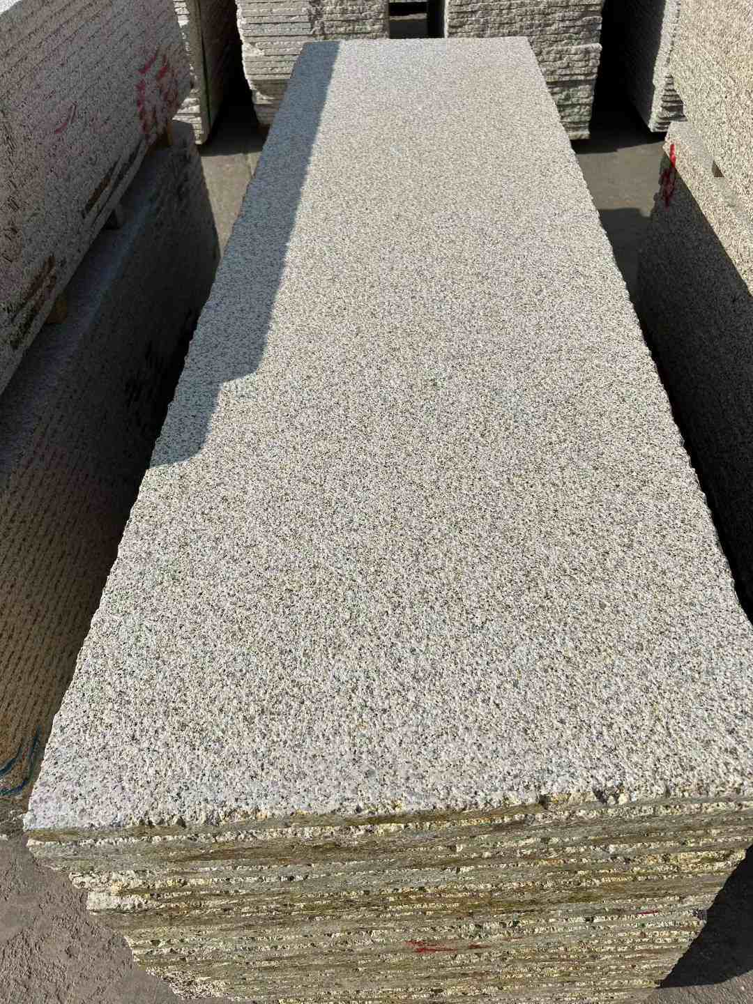 铜仁 黄金麻花岗岩荔枝面毛板，半成品