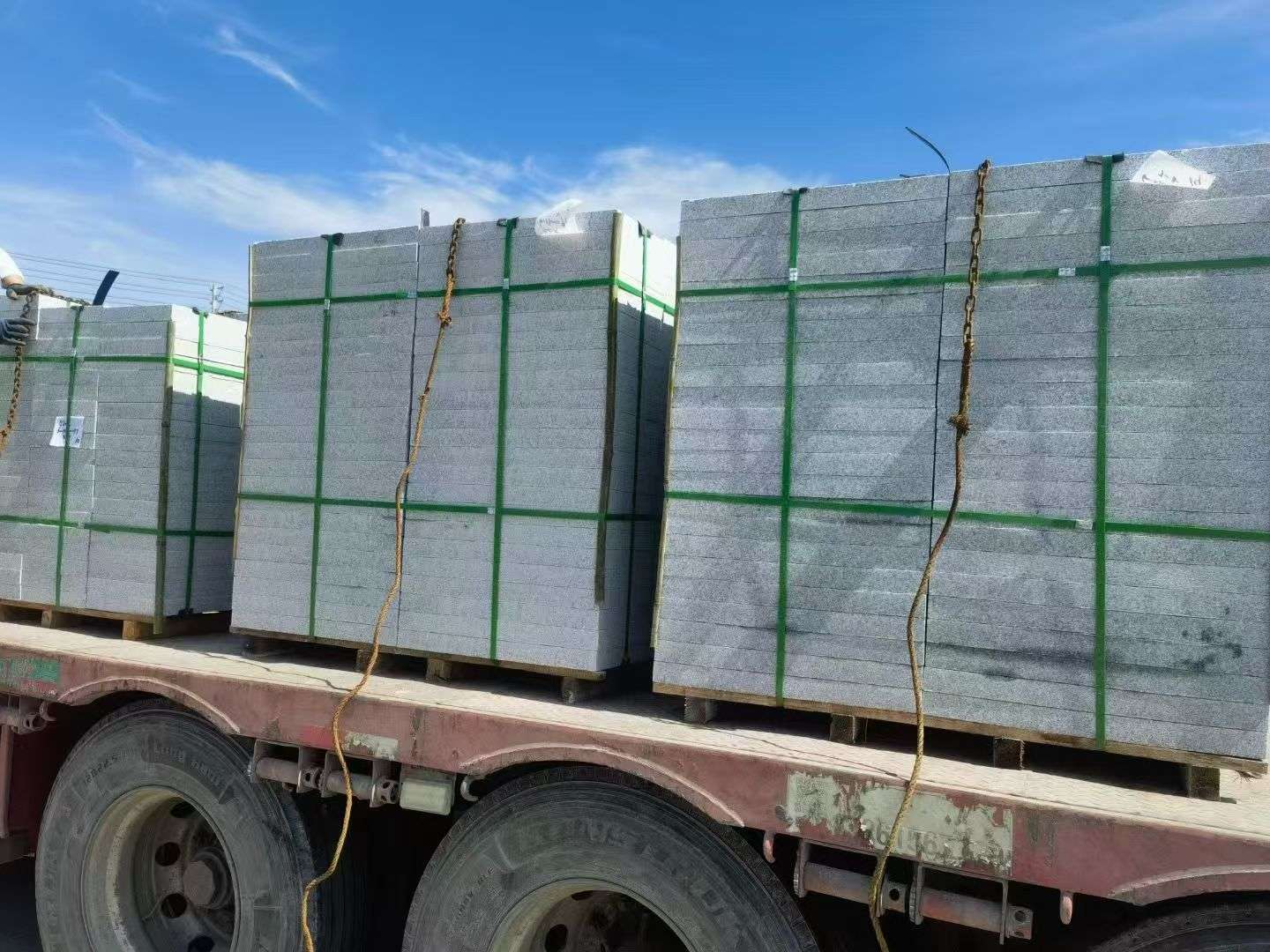 铜仁 芝麻白花岗岩地铺石装车日常