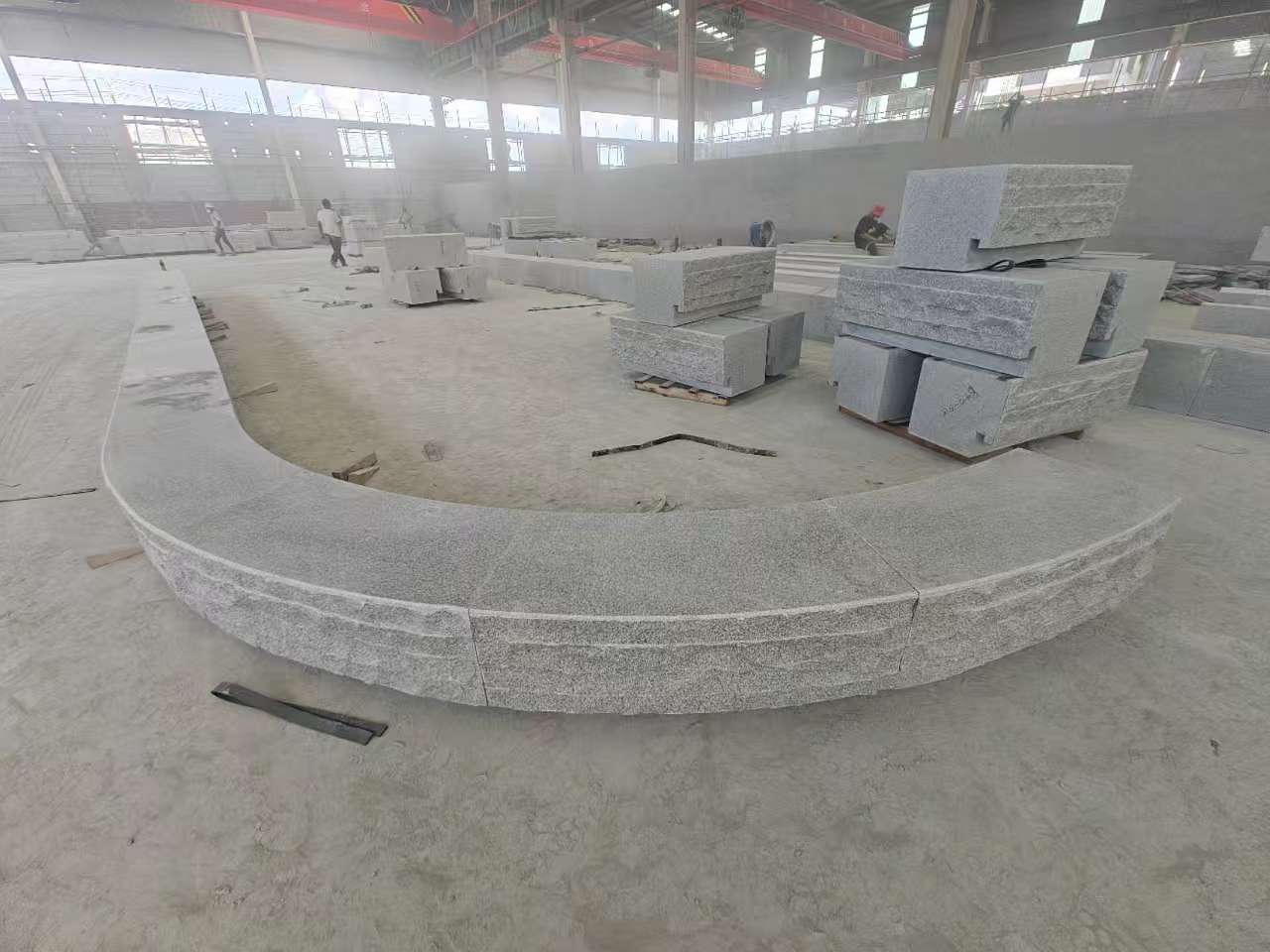 铜仁 芝麻白异形坐凳，自然面光面弧形加工