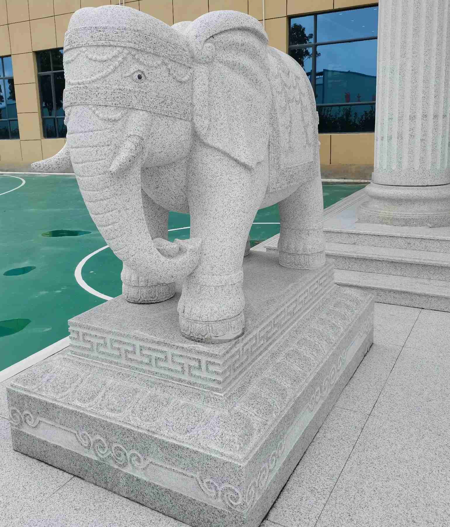 铜仁 白麻花岗岩动物异形石雕-大象