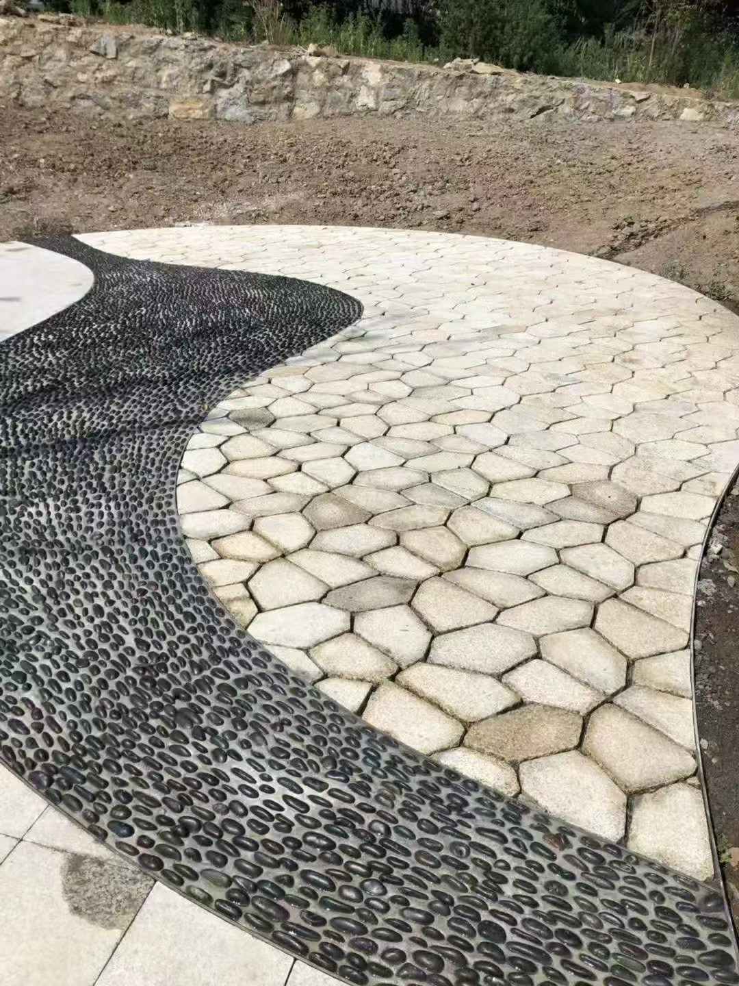 铜仁 黄金麻冰裂纹地铺石工地铺装案例