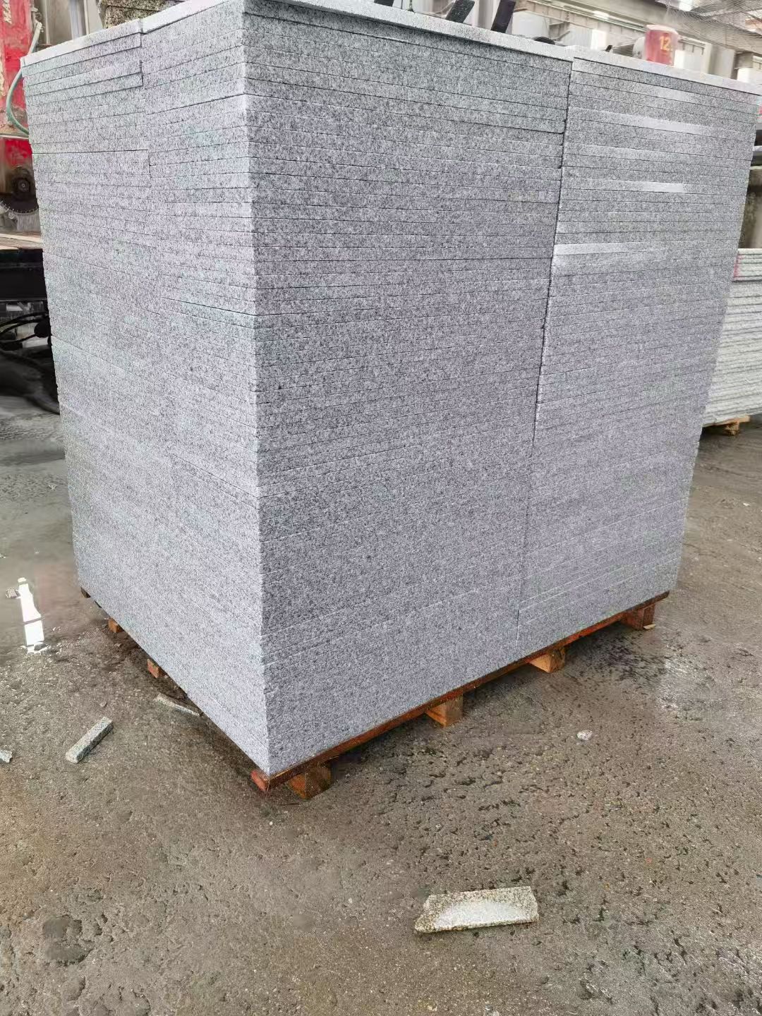 铜仁 芝麻白火烧面1.8厚300*600地铺石，尺寸标准，厚薄均匀