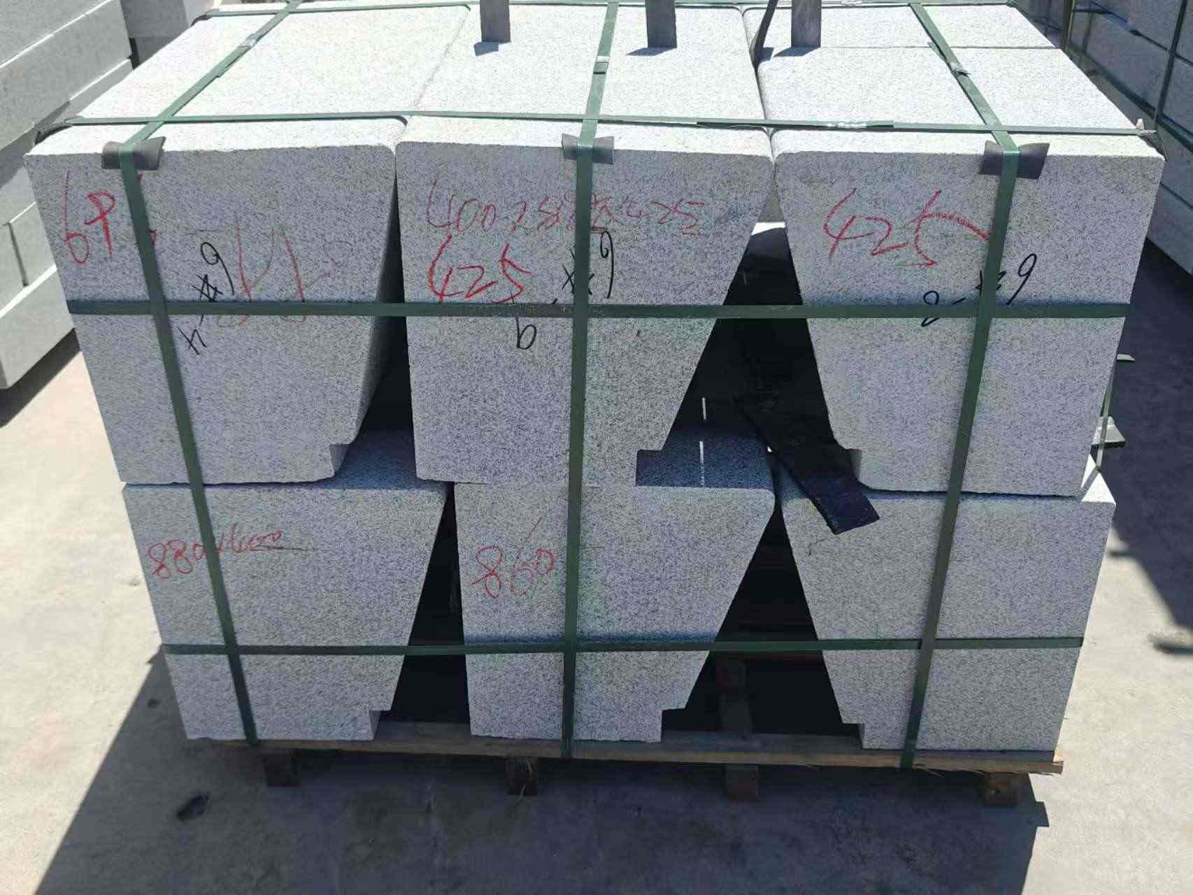 铜仁 芝麻白异形坐凳，石凳