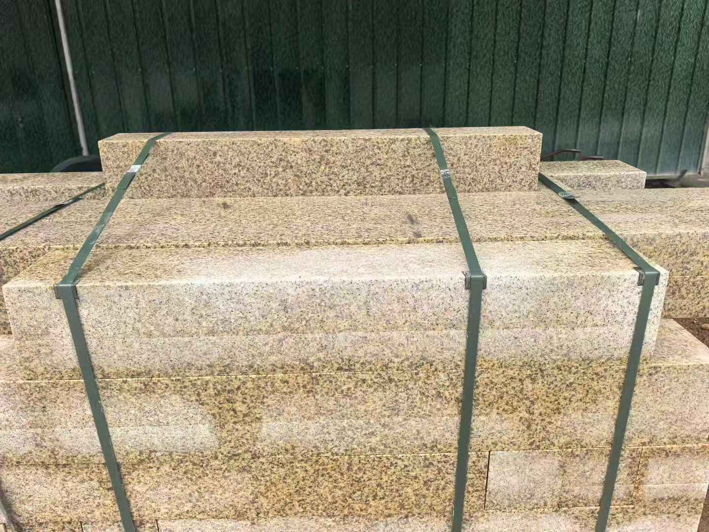 铜仁 黄金麻花岗岩石材机切面栏杆料半成品