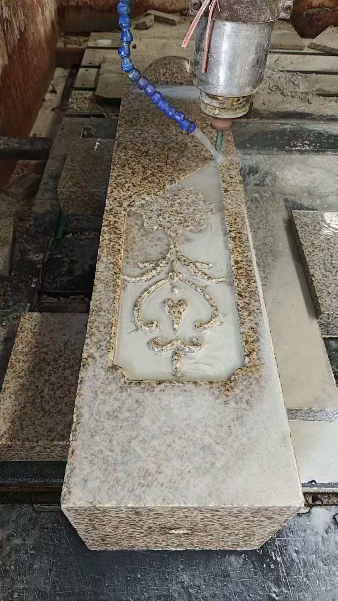 铜仁 黄金麻花岗岩异形加工雕刻栏杆大柱