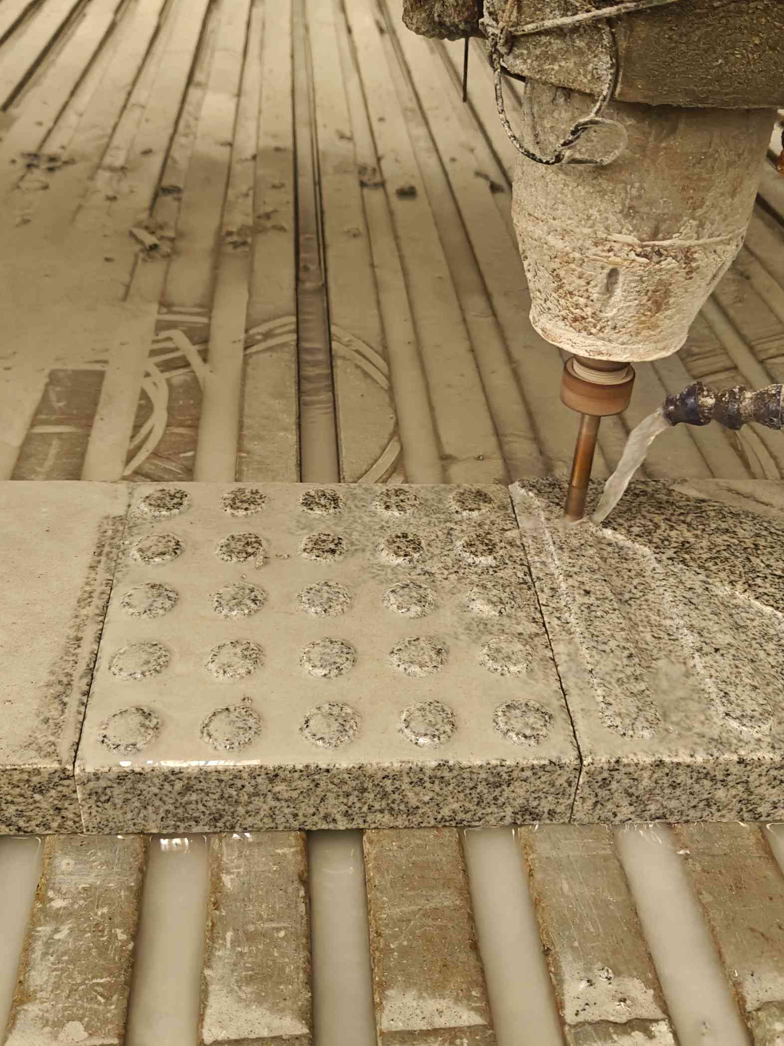 铜仁 芝麻白花岗岩石材盲人石、盲道石、盲点石