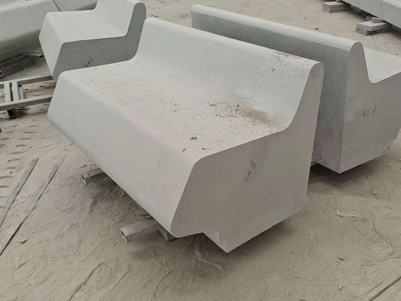 铜仁 芝麻白花岗岩异形坐凳，石凳