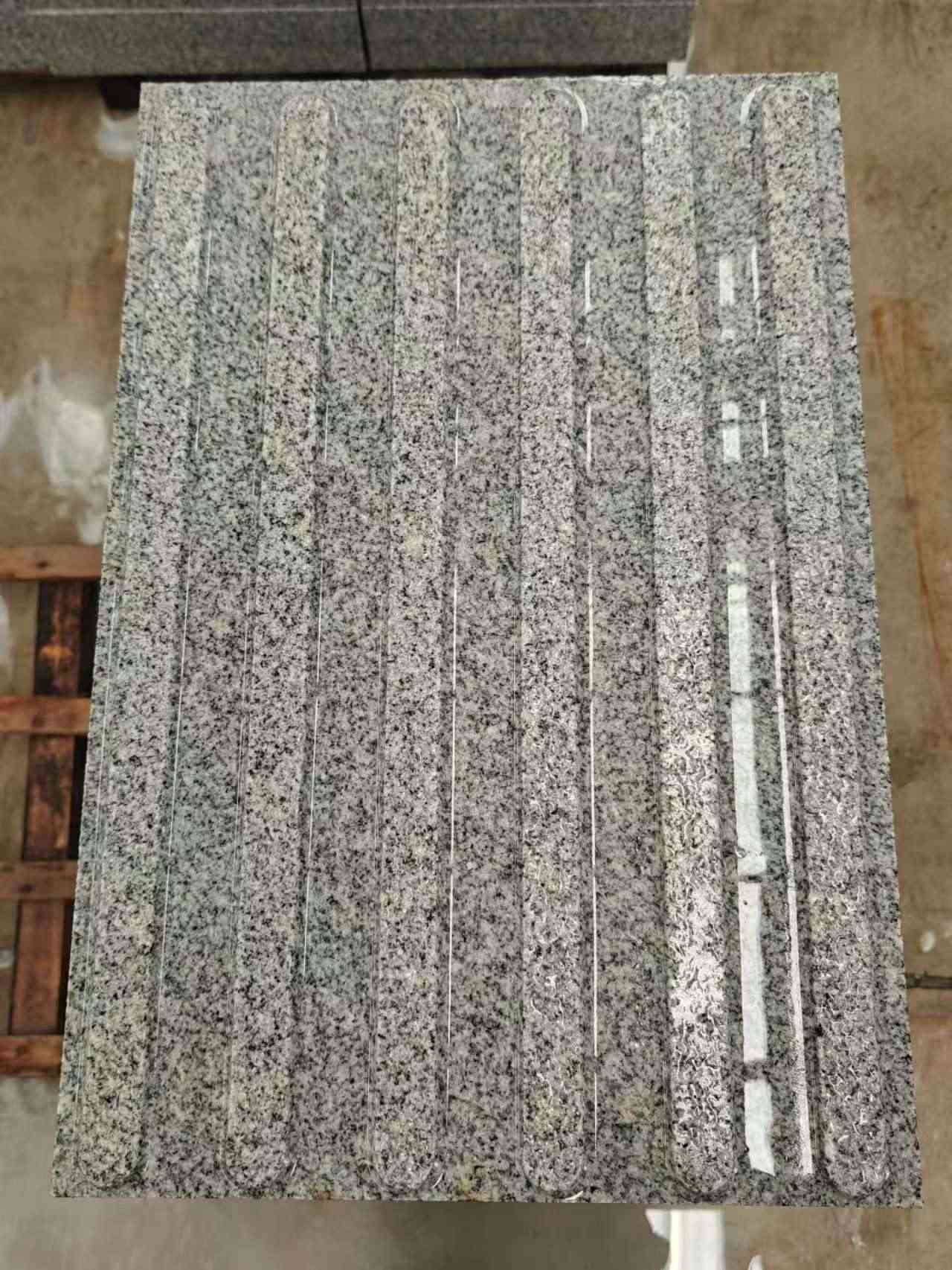 铜仁 芝麻白花岗岩荔枝面雕刻盲道，盲条