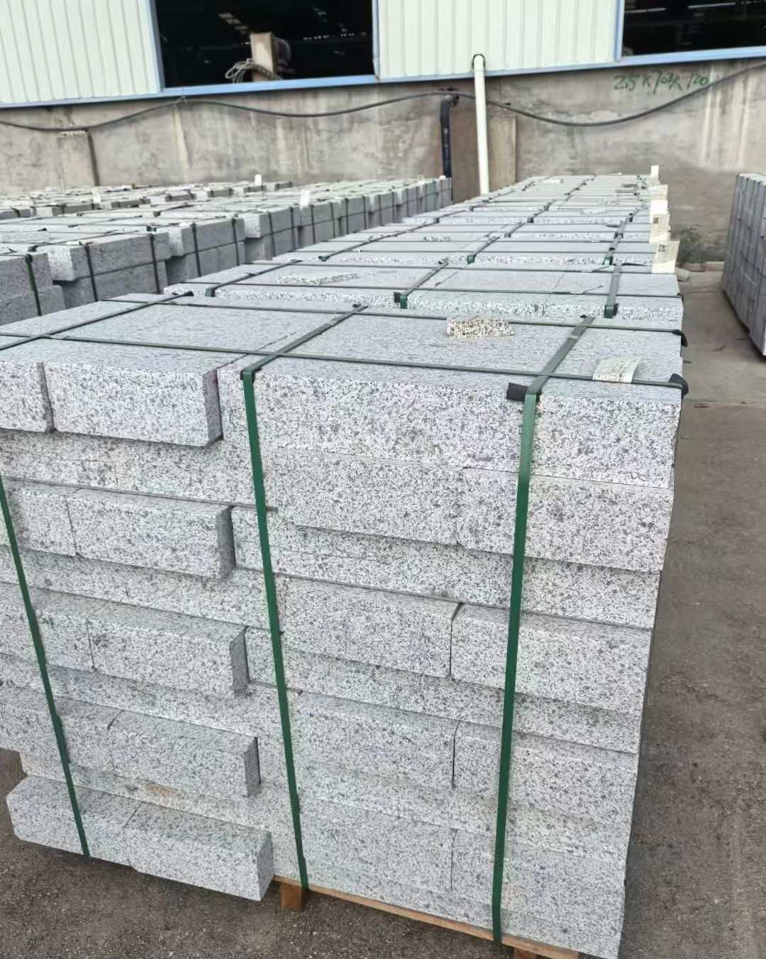 铜仁 白麻花岗岩路沿石，弧形路沿石，道牙石，马路牙子，界石，路缘石，平沿石，直岩石，平缘石等