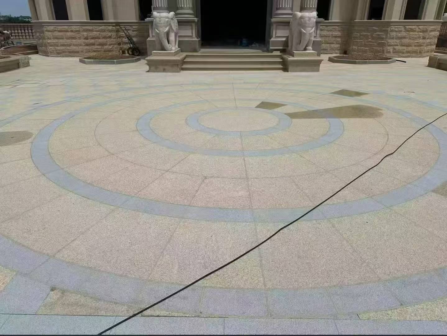 铜仁 黄金麻芝麻灰花岗岩石材地铺拼接效果