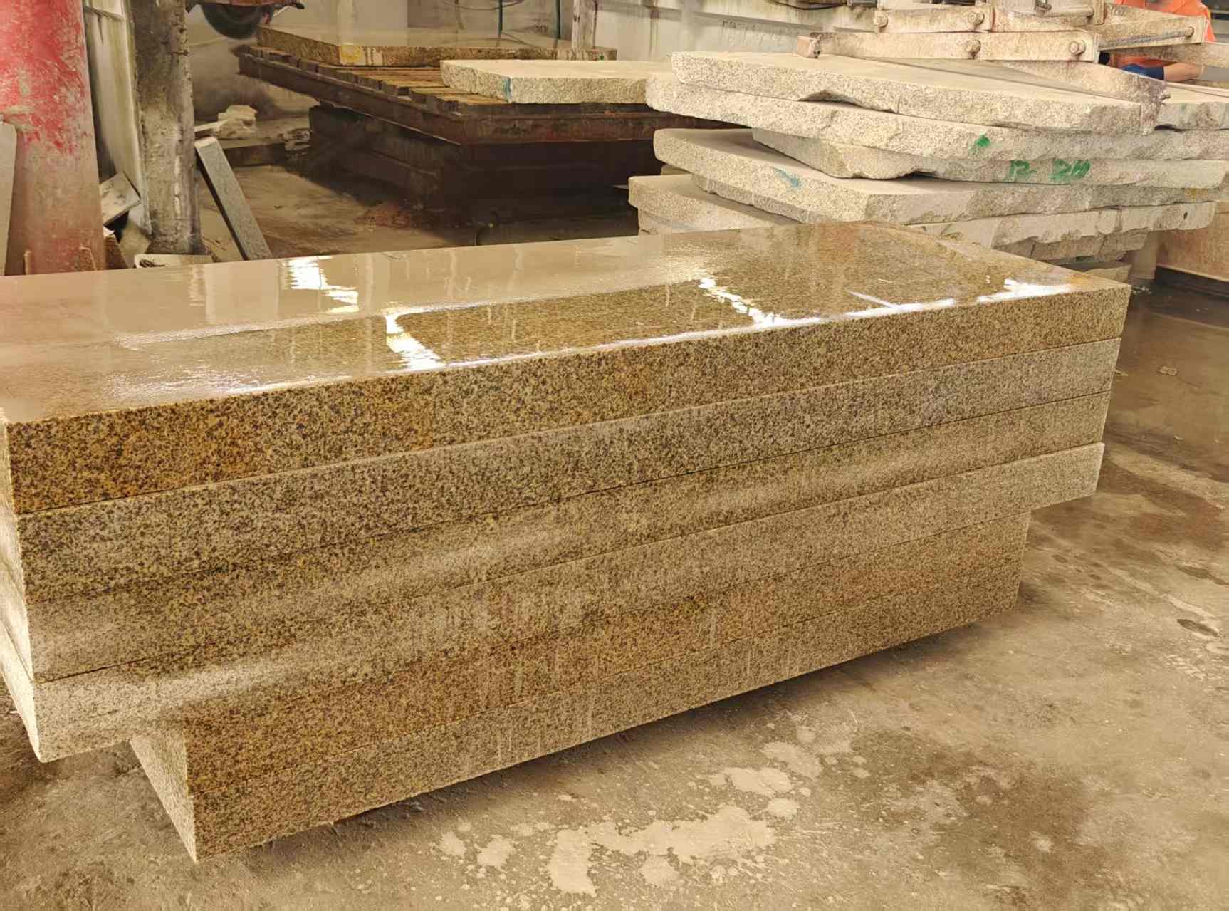 铜仁 黄金麻栏杆料半成品加工中